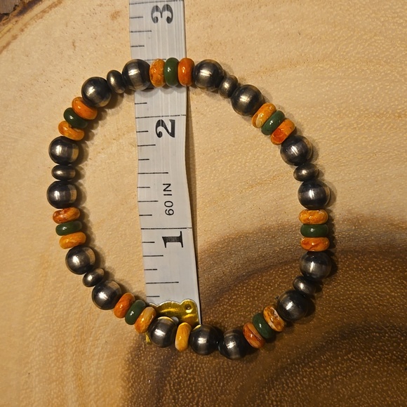 Native American, hand crafted, stretch bracelet. - Picture 3 of 3